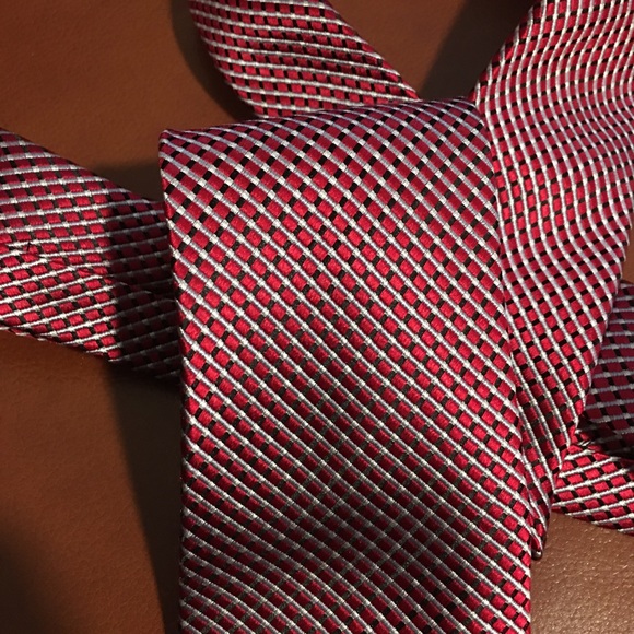 Saks Fifth Avenue Red Silk Necktie - Picture 5 of 5